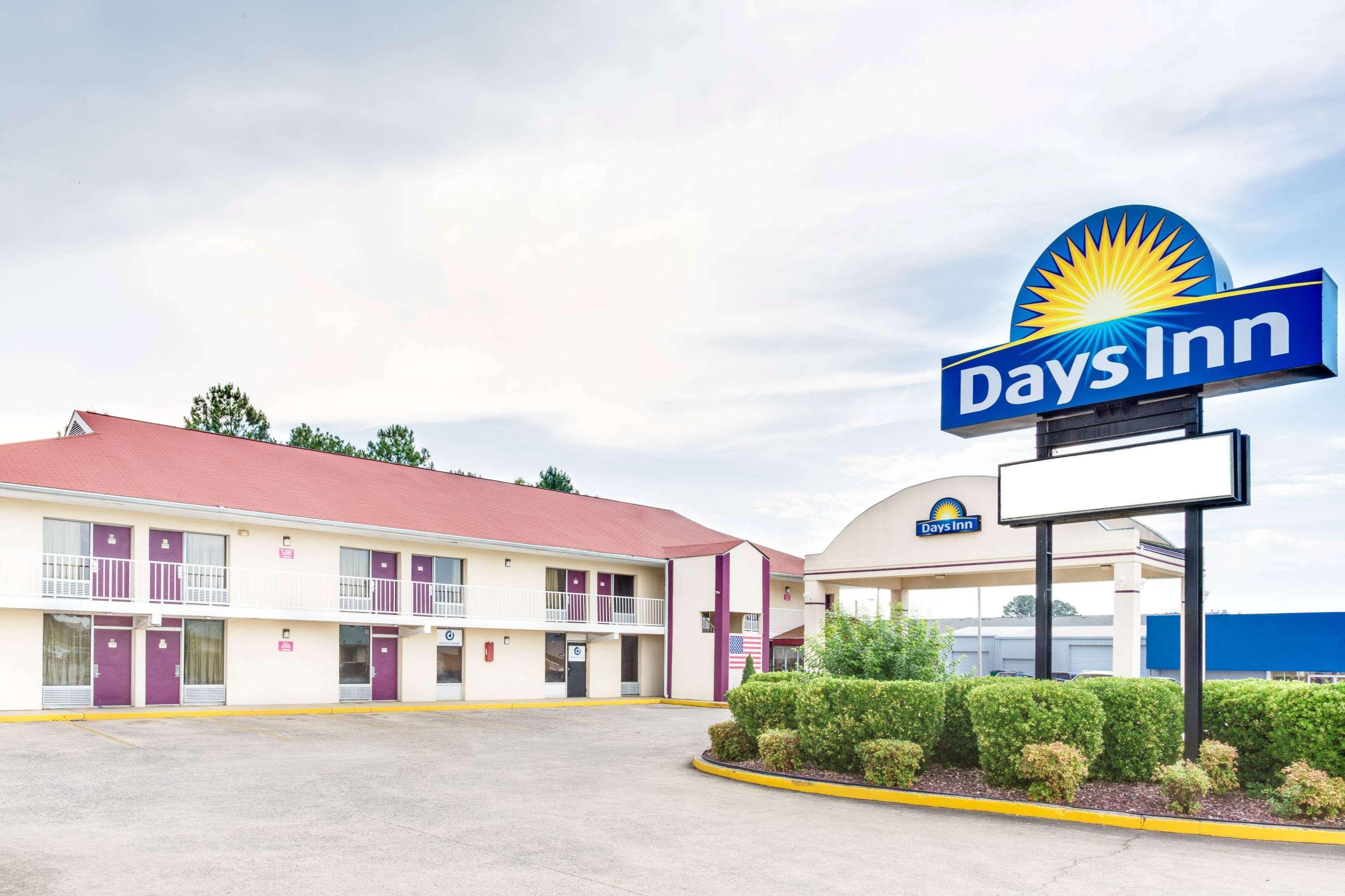 Days Inn By Wyndham Muscle Shoals Exterior photo